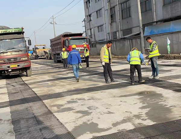 克什克腾老材料的新故事：玻璃纤维土工格栅如何在‘白改黑’浪潮中重获新生？