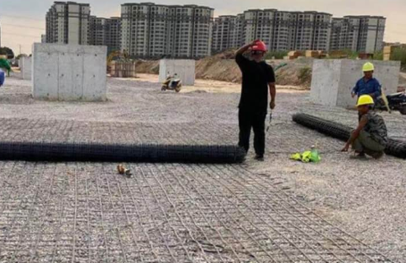 克什克腾土工格栅铺设前地基要怎么处理？